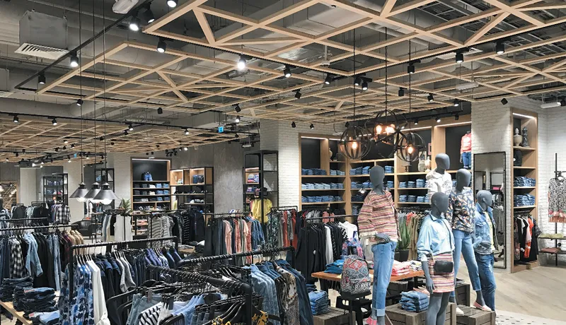 Сеть магазинов одежды "J.S. Casual"